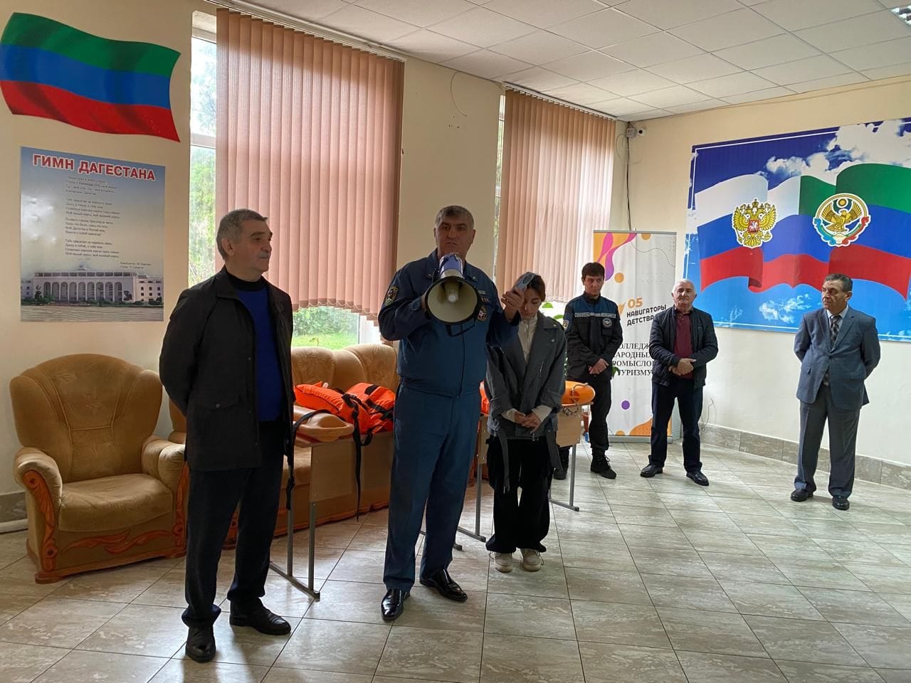Спасатели Дербентского ПСП провели открытый урок со студентами